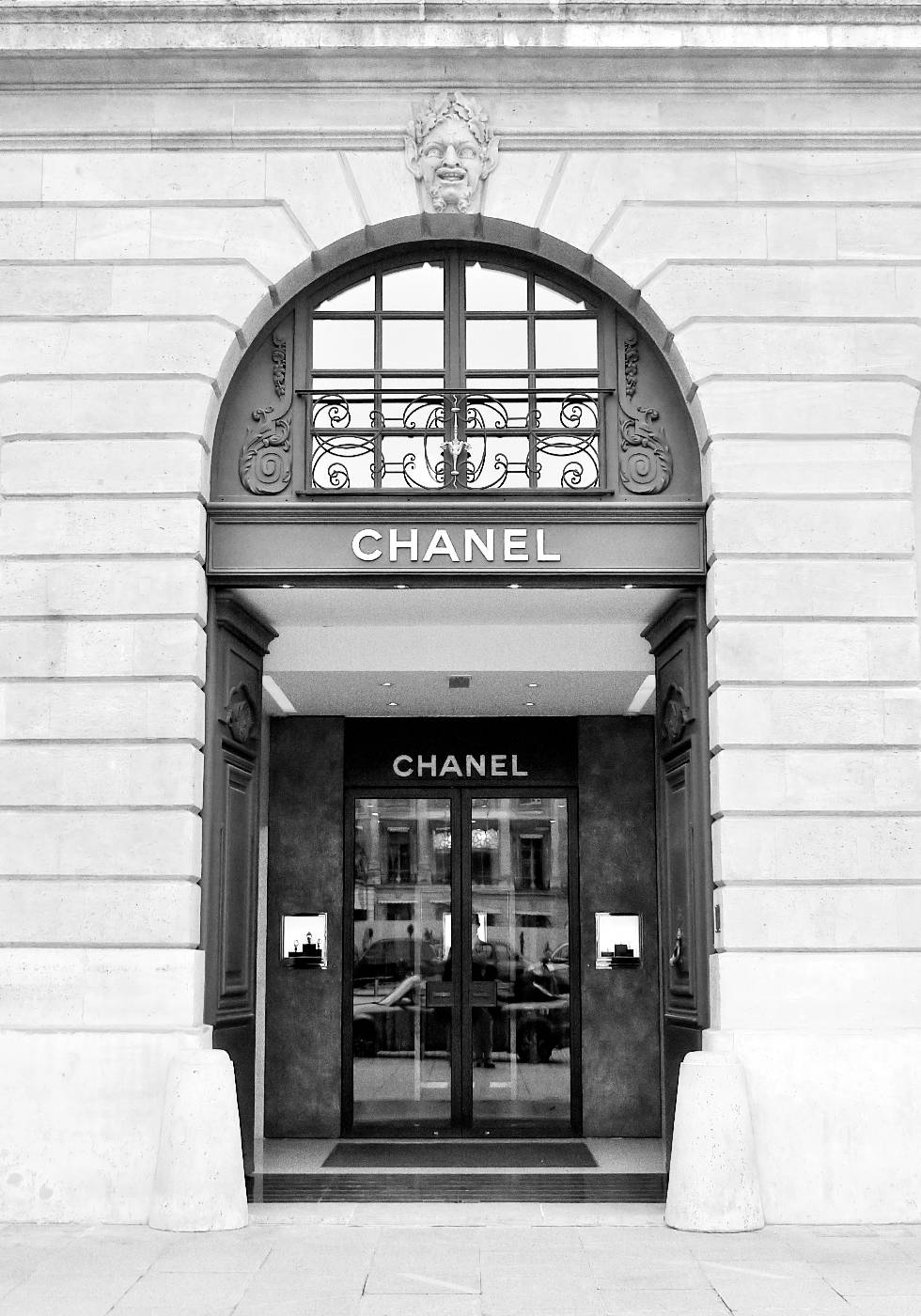 Chanel Parisian Chic - Storefront Plakat - Posterbox.no