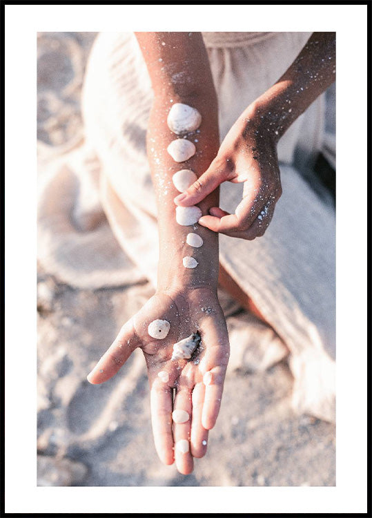 Picking Seashells Plakat - Posterbox.no